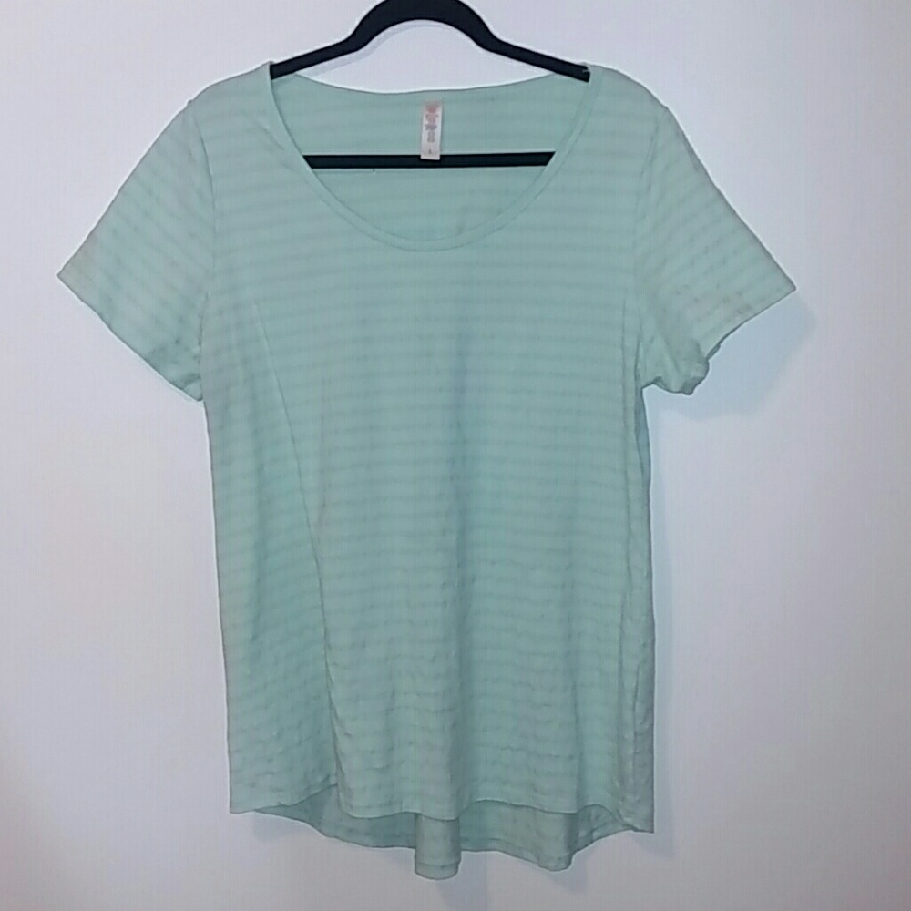 Lularoe L Classic Tee, GUC